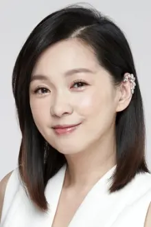 June Tsai como: Angel Ding