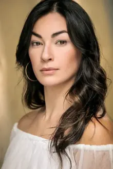 Kristina Lao como: Sarah Banks