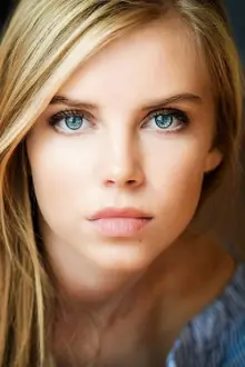 Paige Neuenschwander como: Madeline