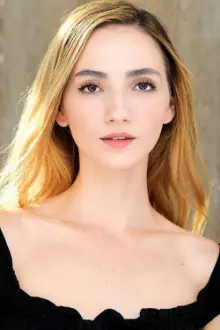 Tarryn Lagana como: Simone