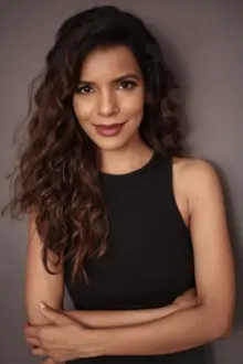 Sanghmitra Hitaishi como: Monali Sachdeva