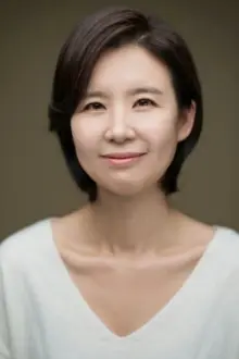 Lee Ji-hyeon como: Mi-young