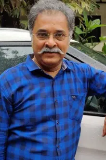 Sunil Tawade como: Pramod Sawant