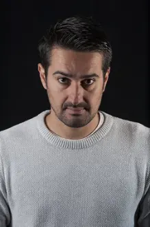David M. Santana como: Simón