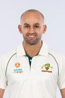 Nathan Lyon como: 