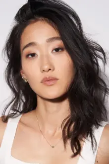 Andie Ju como: Naomi Chung