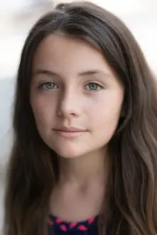 Sydney Lovering como: Elena