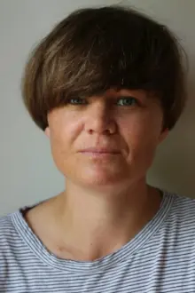 Abigail Greenwood como: Neighbour