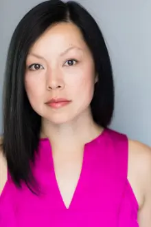 Leah Zhang como: Maureen Chen