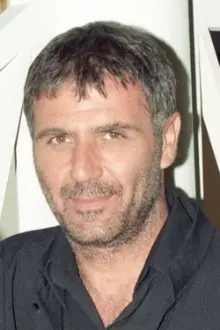Nikos Sergianopoulos como: Δημήτρης