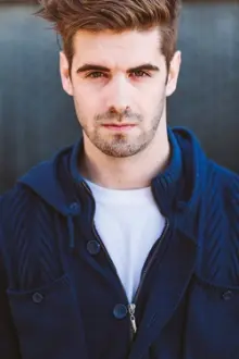 Dylan Reed como: Kyle Paige