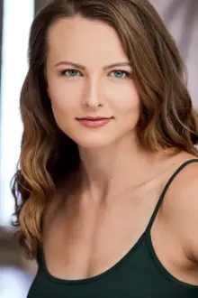 Brianna Ripkowski como: Lily Abner