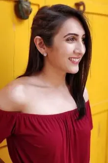 Kriti Vij como: Tara Brara