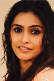 Surabhi Hande como: Shivani