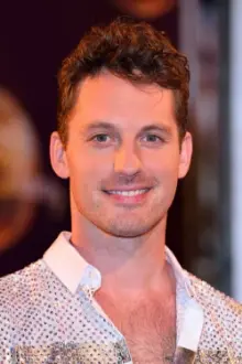 Tristan MacManus como: 