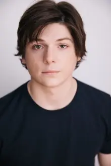 Jack Mulhern como: Bobby Sanders