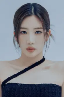 Kim Jung-eun como: self (Kim Lip)