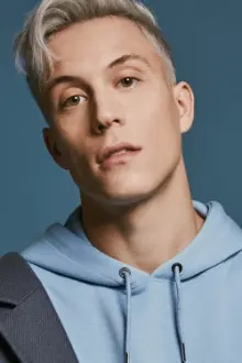 Loïc Nottet como: Lo