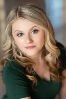 Emily Sue Bengtson como: Carolina