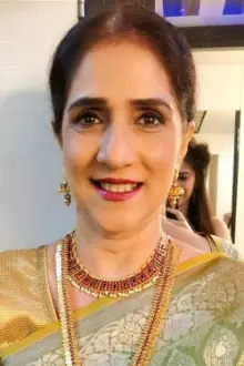 Raynu Verma como: Rajmata