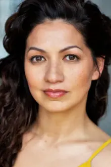 Kulani Kai como: Evelyn Reynosa