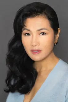 Grace Chang como: Mom