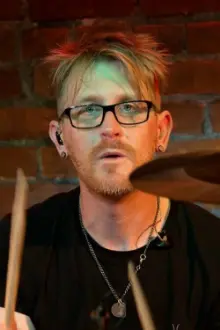 Mike Bennett como: Himself - drums, vocals