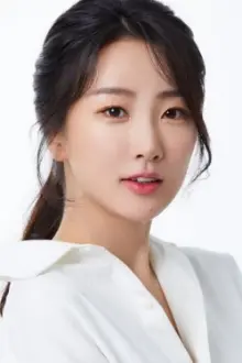 Park Soo-bin como: Lee Yoo-jin
