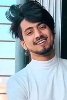 Faisal Shaikh como: Contestant