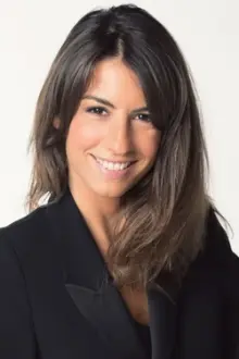 Hélène Mannarino como: Host