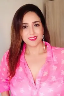 Gayatri Phulwani como: Maa