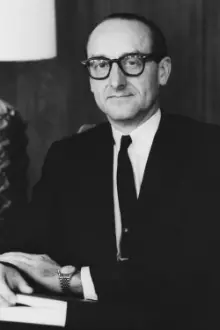 George E. Mueller como: Ele mesmo