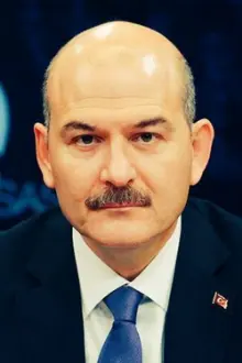 Süleyman Soylu como: Süslü Sülü