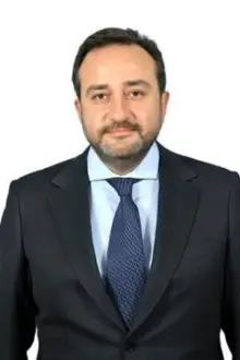 Tolga Ağar como: Ele mesmo