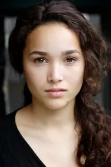 Emily Redpath como: Grace