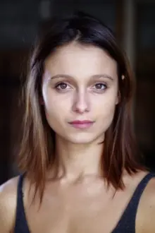 Gaëlle Battut como: Pauline Coupigny