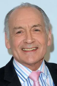 Alastair Stewart como: Self - Presenter