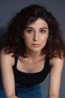 Dilek Güler como: Cevriye Demir