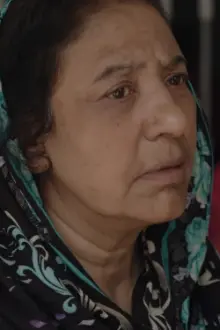 Nargis Yaqoob como: Mother