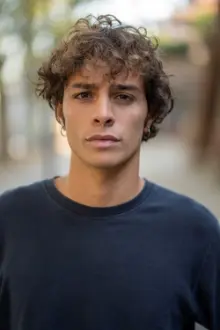 Damiano Gavino como: Manuel