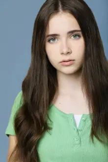 Amber Rothberg como: Ann