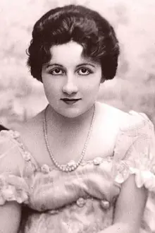 Hazel Daly como: Nellie Brown