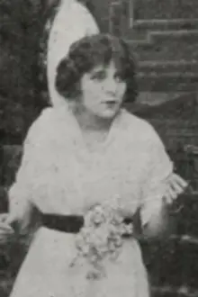 Geraldine O'Brien como: Sister Anne