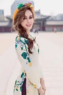 Sella Trương como: 