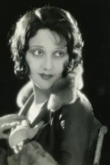 Audrey Ferris como: Helene Martin