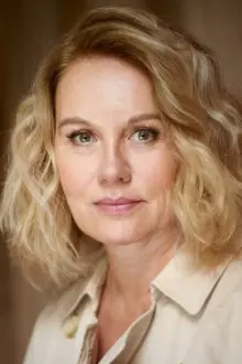 Maike Bollow como: Dr. Susanne Vahrenholt