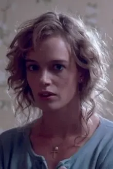 Julia McNeal como: Eileen Bateman