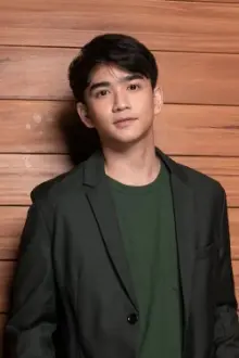 Zaijian Jaranilla como: Lorenzo "Enzo" Montereal