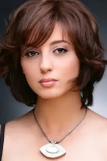 Caroline Khalil como: دينا