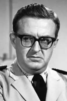 Joe Flynn como: Dean Higgins